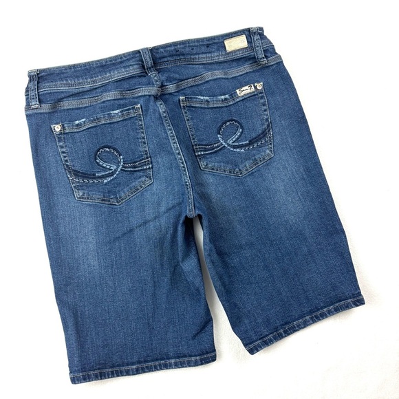 Seven 7 Med Midrise Wash Embroider Faded Whiskered Stretch Denim Shorts Size 12 - Picture 1 of 10
